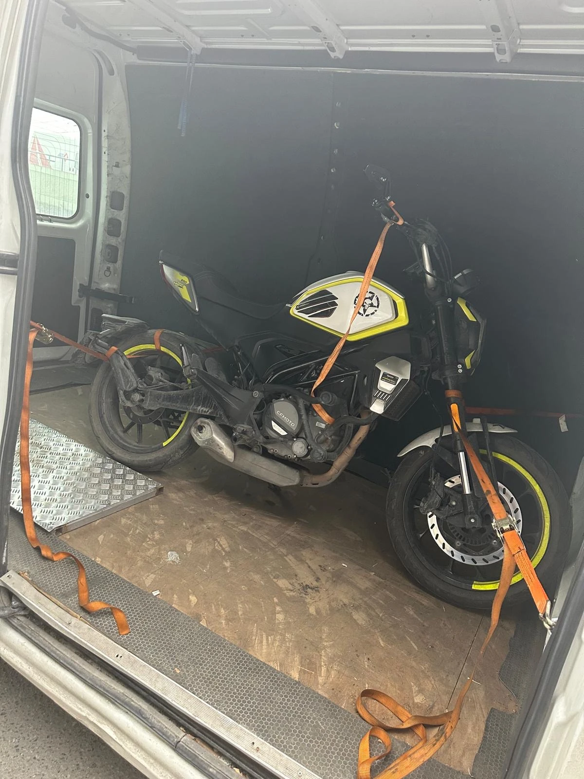 Ataşehir motosiklet çekici ve motosiklet transferi