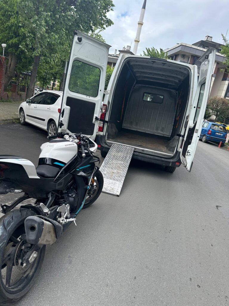Motosiklet yolda kalırsa çekici araçla güvenli taşıma