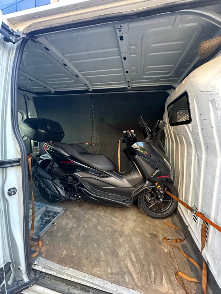 Arızalanan motosiklet için motosiklet çekici hizmeti