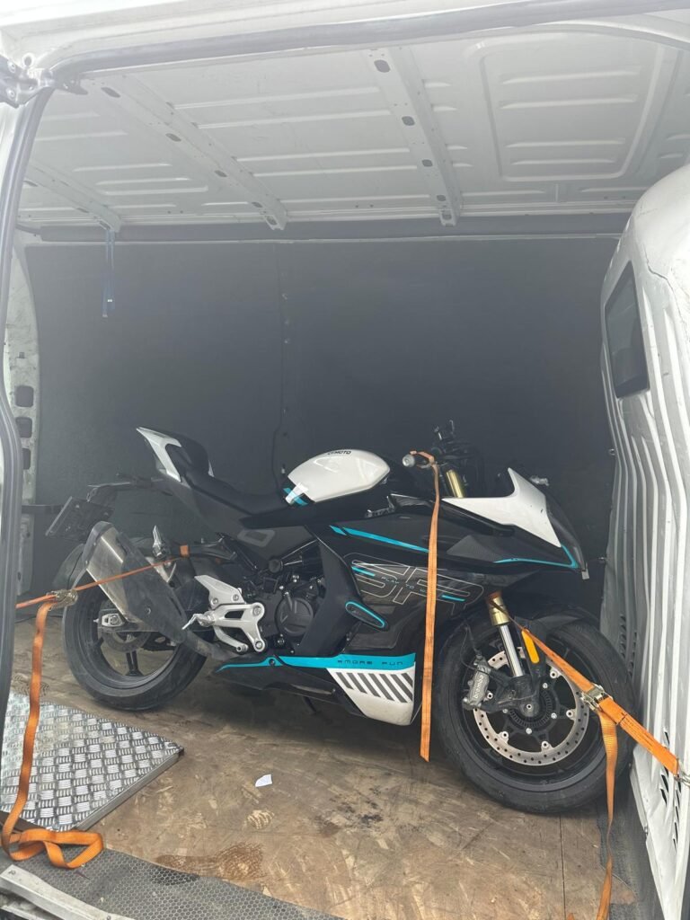 Motosiklet çekici ile güvenli motosiklet taşıma
