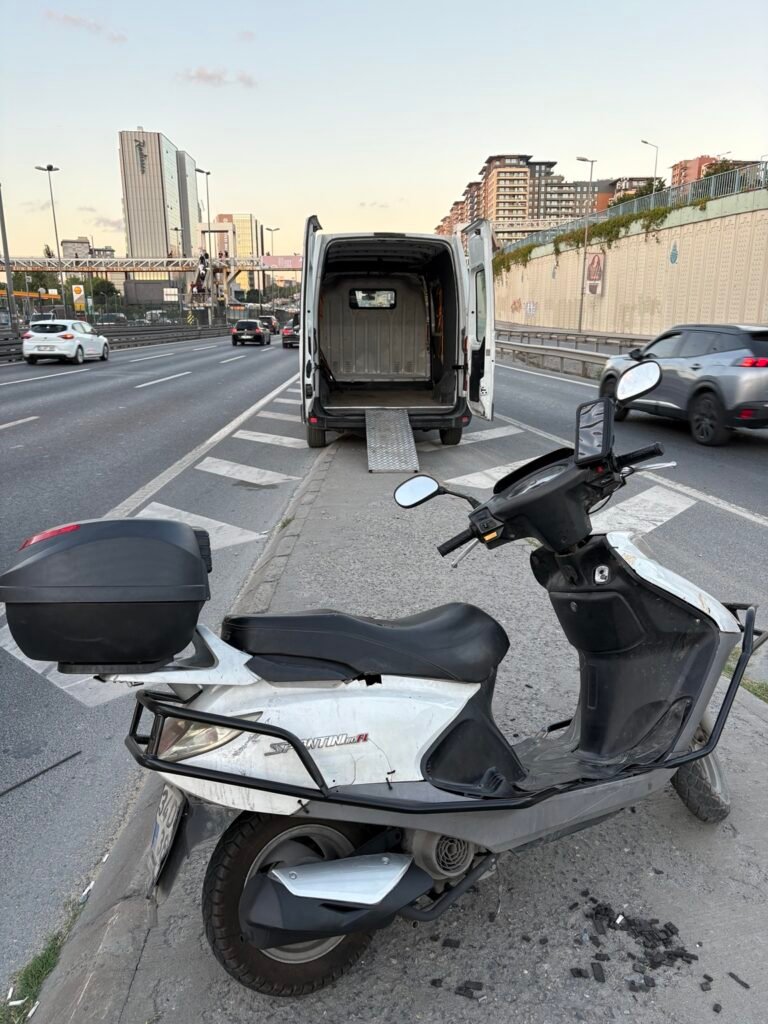 Arızalı motosiklet taşıma için motosiklet çekici